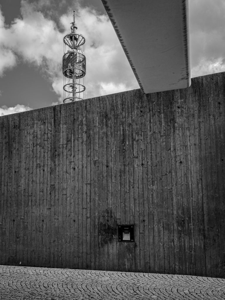 Der Turm und die sechs Rechtecke