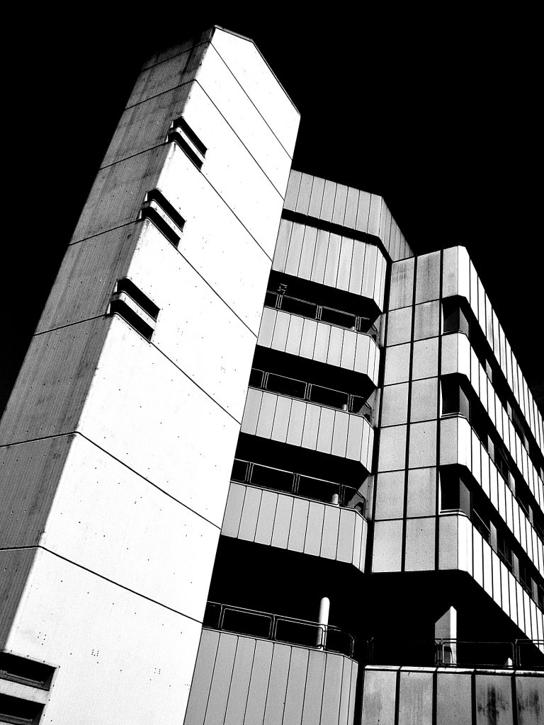 Schräge Architektur