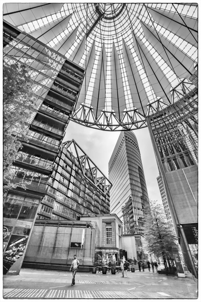 schräge Architektur am Potsdamer Platz in Berlin