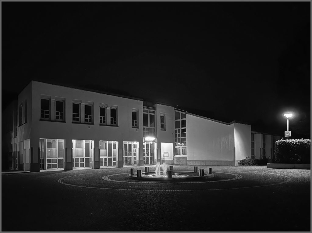 Rathaus Zorneding bei Nacht