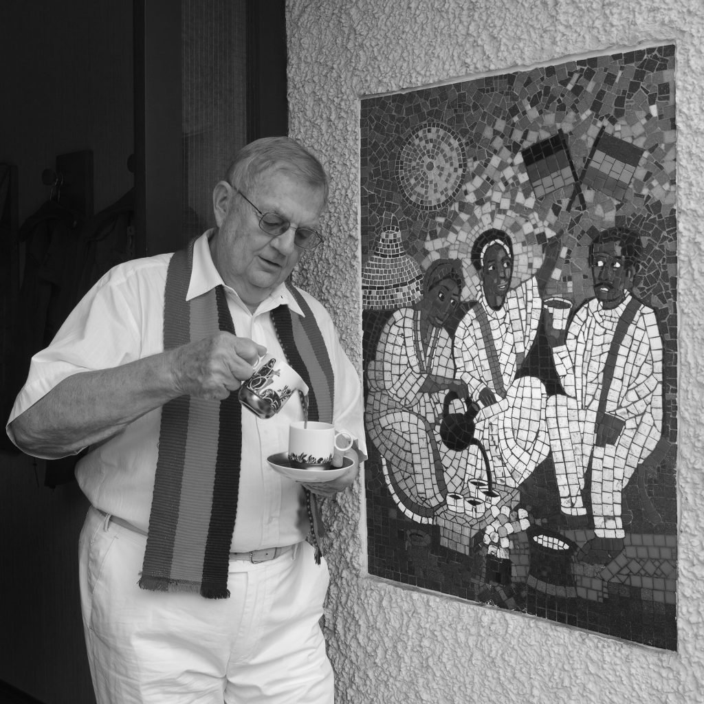 Gerhard Kittel bei der Teezeremonie