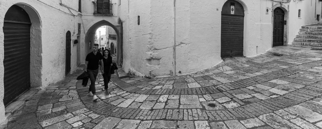 Enge Strassenkurve in Ostuni