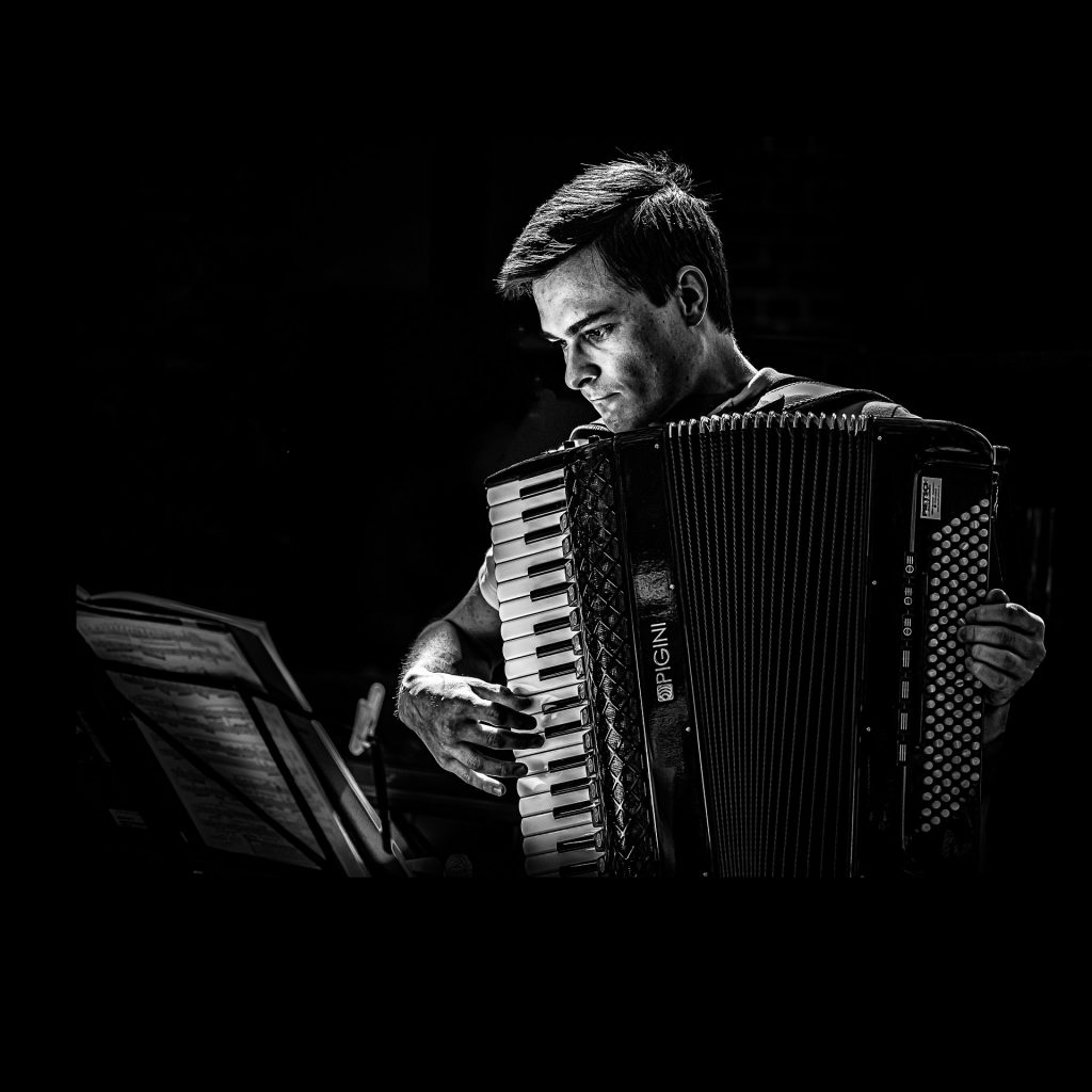 Ein Virtuose an der Ziehharmonika