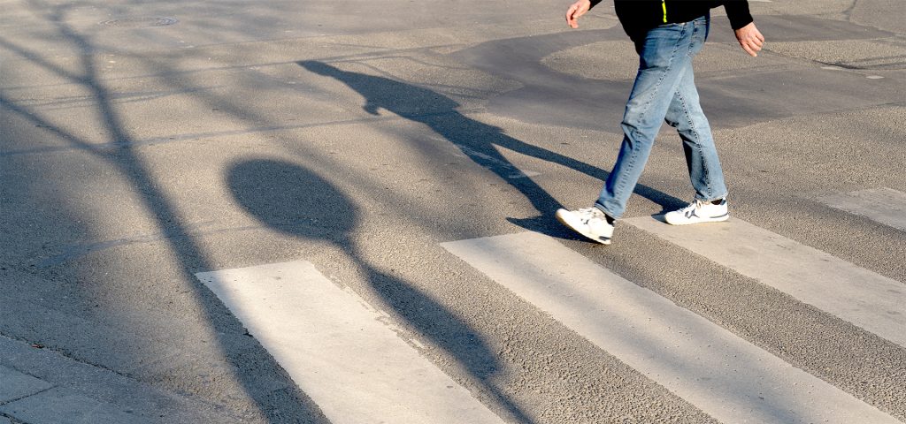 Zebrastreifen mit Schatten
