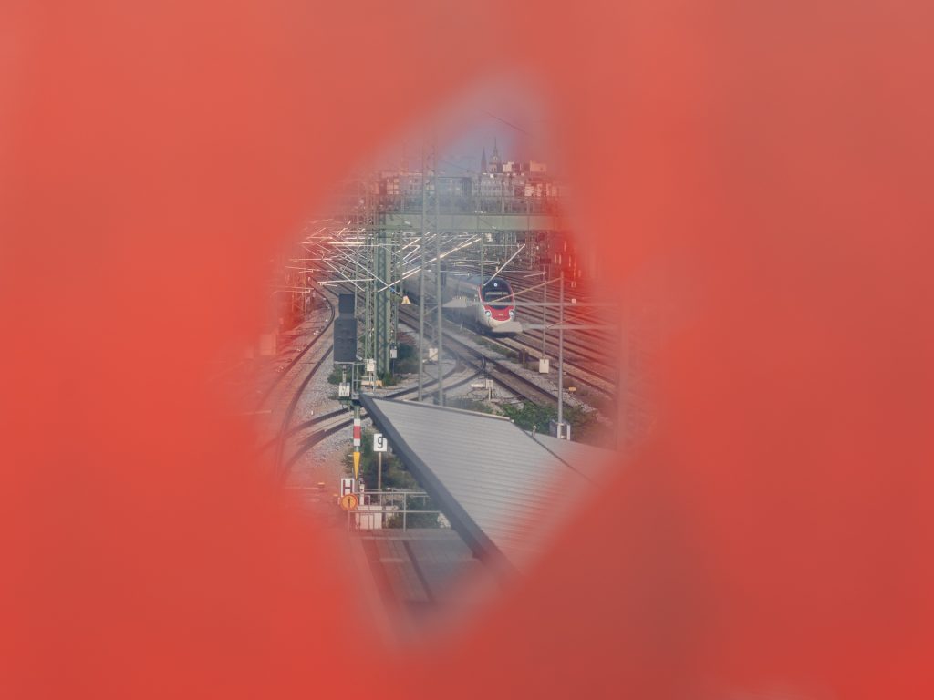Durchblick am Bahnhof