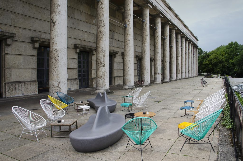 Café hinter dem Haus der Kunst