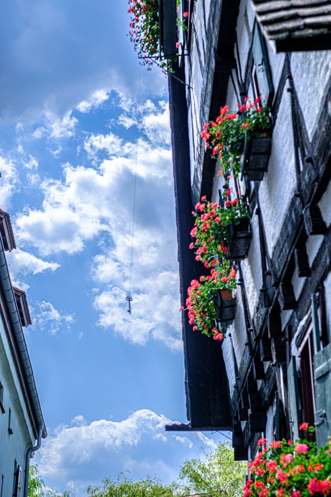 Der Schlüssel zum Schiefen Haus