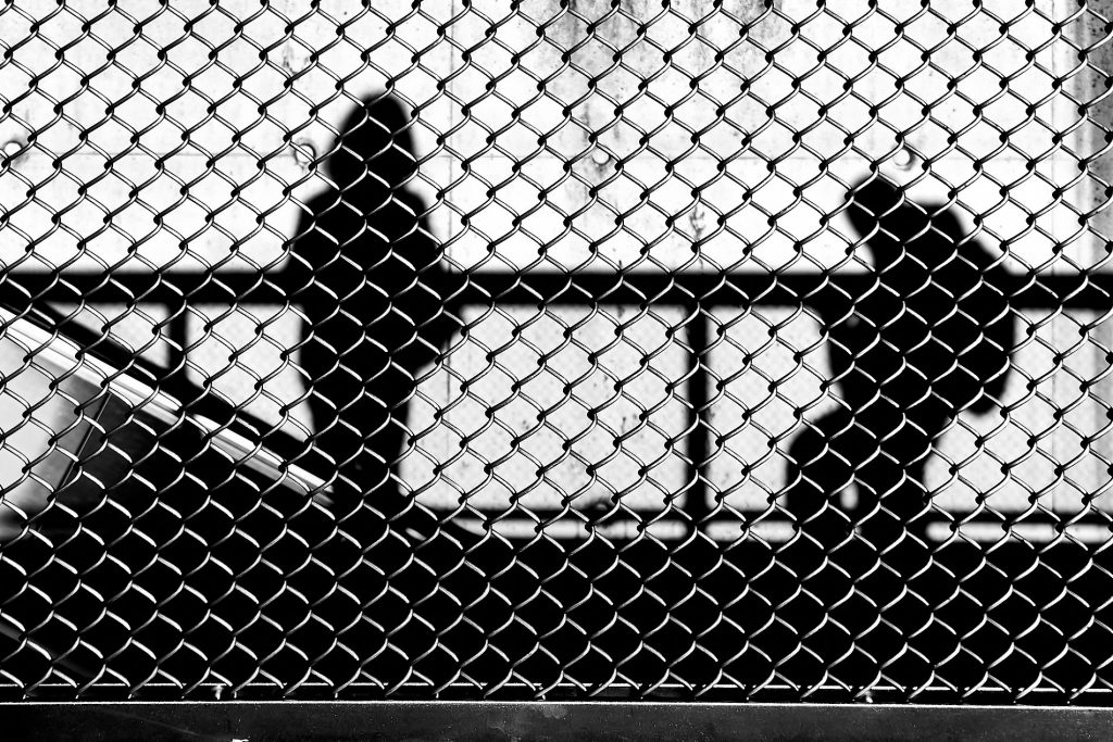 Schatten hinter Gittern