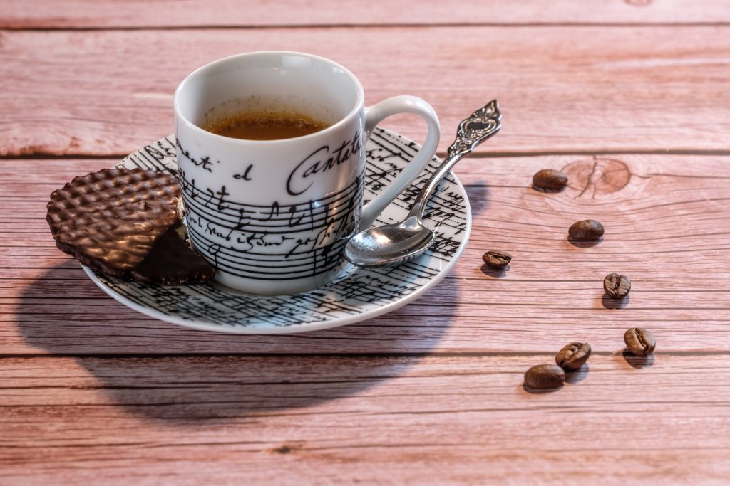 Espresso mit Keks