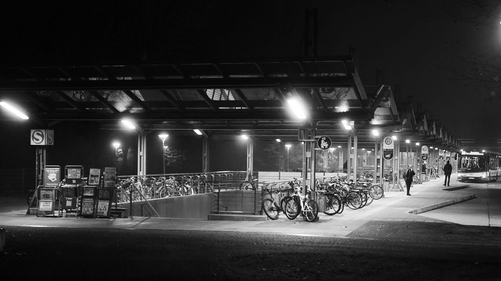Bahnhof im Nebel