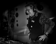 Vinyl-Rock-Party-04-07-Disc-Jockeys-bei-Arbeit-04-19-27-ILCE-7M3-_A732014-Verbessert-RR-