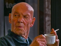Robert Heitzer, Stammgast raucht Kaffee