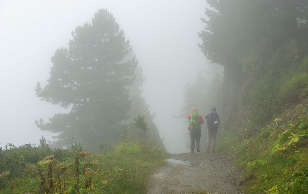 Abstieg im Nebel