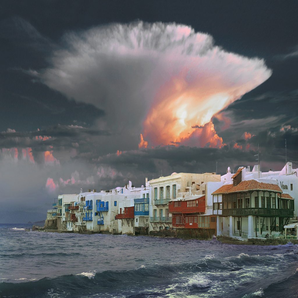 Mykonos mit Gewitterwolke