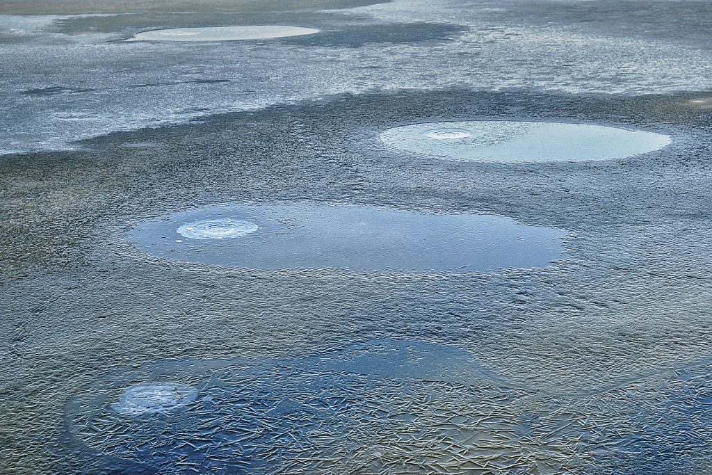 Eis auf dem Chiemsee bei Prien