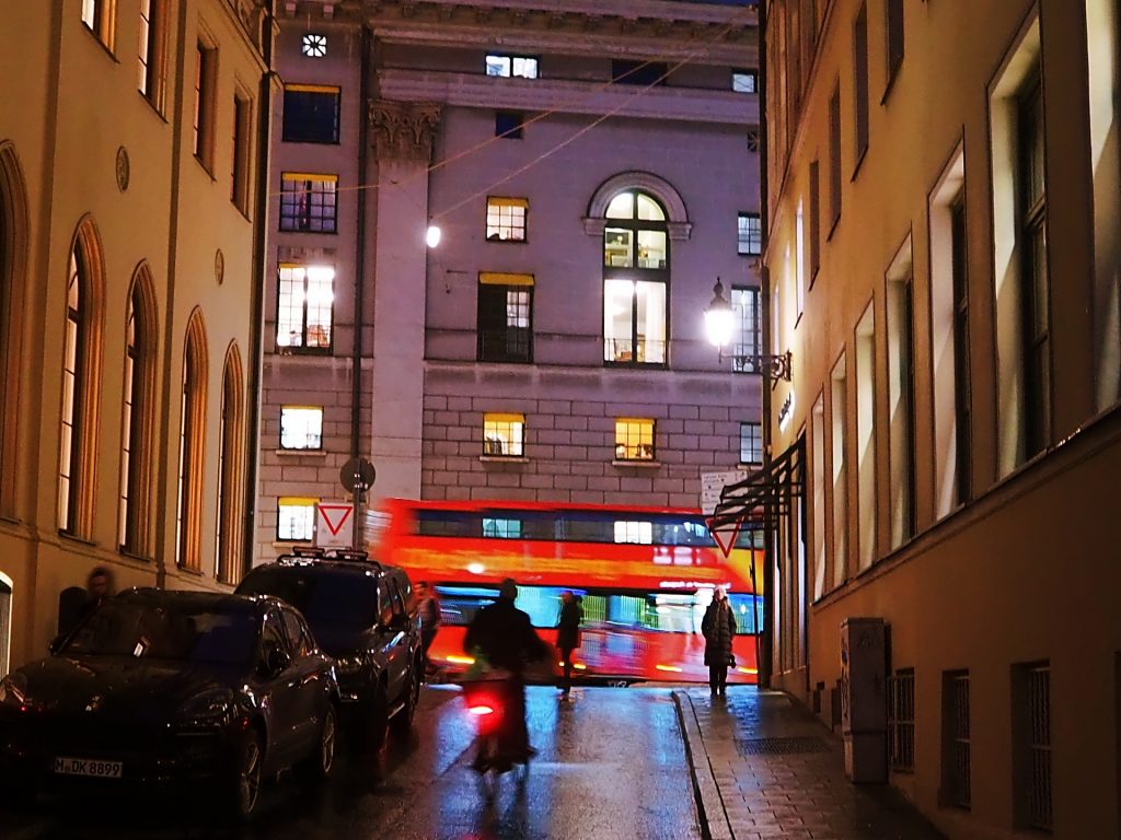 Beim Residenztheater