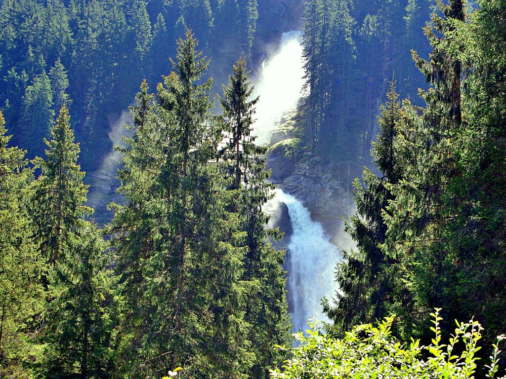 Wasserfall im Wald